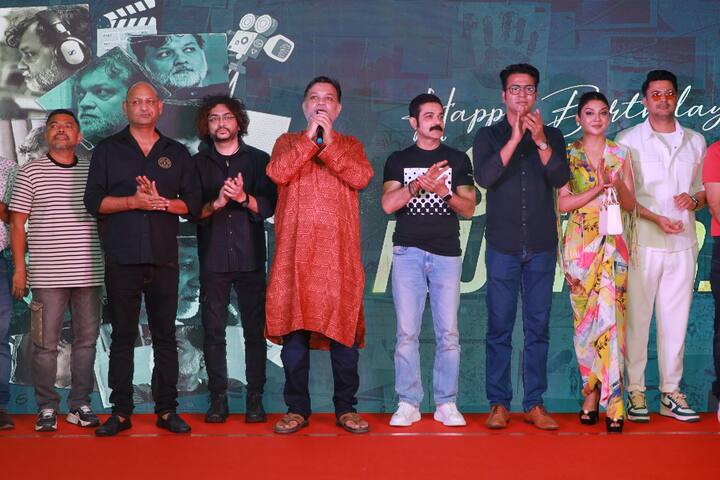 তাঁর প্রেম নাকি সিনেমা! আর সেই সৃজিত মুখোপাধ্যায়ের (Srijit Mukherji)-র জন্মদিনে সিনেমার ছোঁয়া থাকবে না তাও কি হয়! শহরের একটি হোটেলে আয়োজন করা হয়েছিল পরিচালকের জন্মদিনের পার্টির।