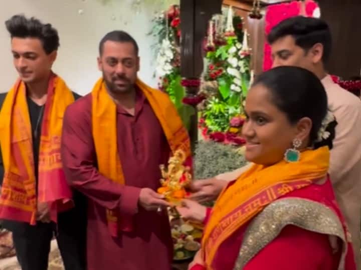Salman Khan visit CM Eknath Shinde house with sister Arpita Khan and Ayush Sharma to seek blessings of Ganpati Bappa watch video here Watch Video: सीएम एकनाथ शिंदे के घर गणपति दर्शन के लिए पहुंचे सलमान खान, बहन अर्पिता और जीजा आयुष के साथ लिया आशीर्वाद