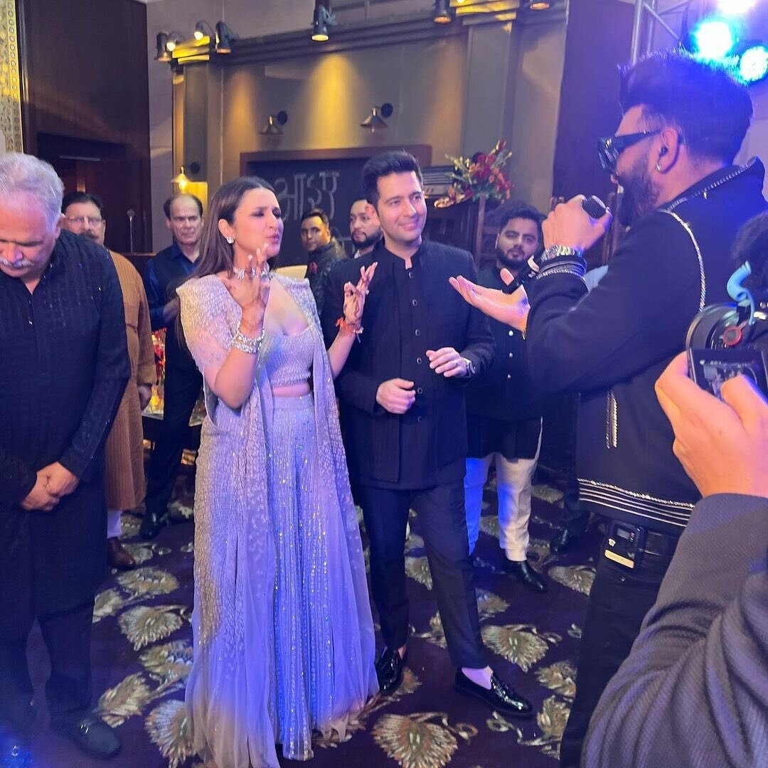 Parineeti-Raghav Wedding : परिणीती-राघवच्या संगीत कार्यक्रमातील पहिला फोटो समोर; थोड्याच वेळात अडकणार लग्नबंधनात