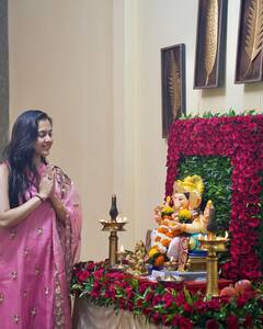 Ekta Kapoor से लेकर Tejasswi Prakash तक, इन सेलेब्स ने परिवार के साथ मिलकर दी बप्पा को विदाई