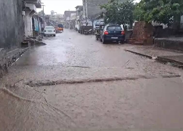 after long break heavy rain falls in Botad Rain Update: લાંબા વિરામ બાદ બોટાદ શહેર અને ગ્રામ્યમાં ગાજવીજ સાથે તૂટી પડયો વરસાદ, 3 ઇંચ નોંધાયો