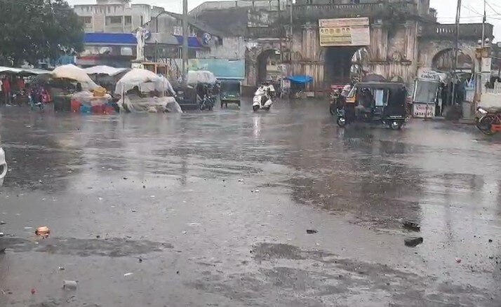 Rajkot Rain: રાજકોટ શહેરના અનેક વિસ્તારોમાં ધોધમાર વરસાદ વરસ્યો
