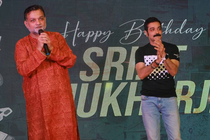 ৩ মিনিট ১৫ সেকেন্ডের এই ট্রেলারকে প্রসেনজিৎ-ময় বললে অত্যুক্তি হবে না মোটেই। তবে তার পাশাপাশি নিজের আন্দাজে নজর কেড়েছেন অনির্বাণও।