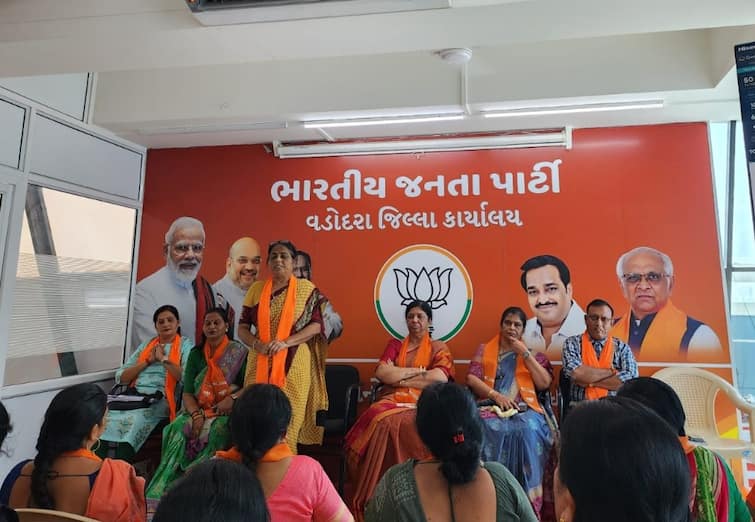 Former Vadodara MLA Seema Mohile expressed her displeasure by posting on social media Gujarat Politics: પદ,પ્રતિષ્ઠા કે પ્રશંસાનો ભૂખ્યો આગેવાન ક્યારેય પણ સાચો માર્ગદર્શક નથી હોતો, ગુજરાત ભાજપના નેતાની પોસ્ટથી રાજકારણ ગરમાયું