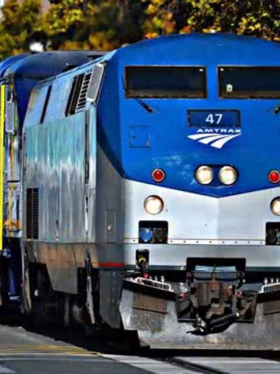 रेल में बिना टिकट किस प्रकार सफर किया जा सकता है?