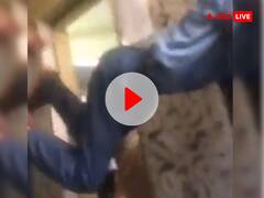 जल्लाद टीचर! LKG के बच्चे को डंडे से बेतहाशा पीटा, मासूम मांगता रहा माफी...मगर नहीं पसीजा दिल- VIDEO