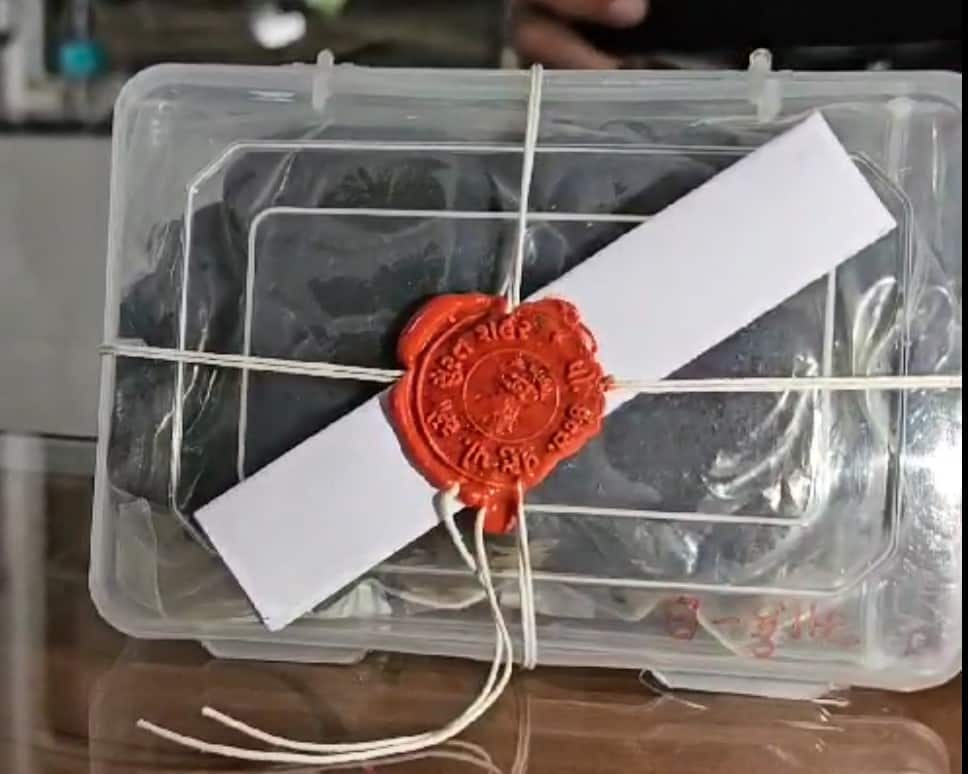 A policeman's son was caught dealing drugs and Marijuana in Surat Surat: પોલીસકર્મીનો પુત્ર જ ડ્રગ્સ અને ગાંજાની હેરાફેરી કરતા ઝડપાતા ખળભળાટ