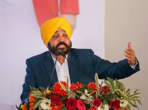 Earlier, the runway was opened only for their families and relatives, now it is opened for 3.50 crore Punjabis: CM Mann Punjab news: ਪਹਿਲਾਂ ਵਾਲਿਆਂ ਵੱਲੋਂ ਰਨ-ਵੇਅ ਸਿਰਫ਼ ਆਪਣਿਆਂ ਪਰਿਵਾਰਾਂ ਤੇ ਰਿਸ਼ਤੇਦਾਰਾਂ ਵਾਸਤੇ ਖੋਲ੍ਹੇ, ਹੁਣ ਇਹ 3.50 ਕਰੋੜ ਪੰਜਾਬੀਆਂ ਵਾਸਤੇ ਖੋਲ੍ਹਿਆ: ਸੀਐਮ ਭਗਵੰਤ ਮਾਨ