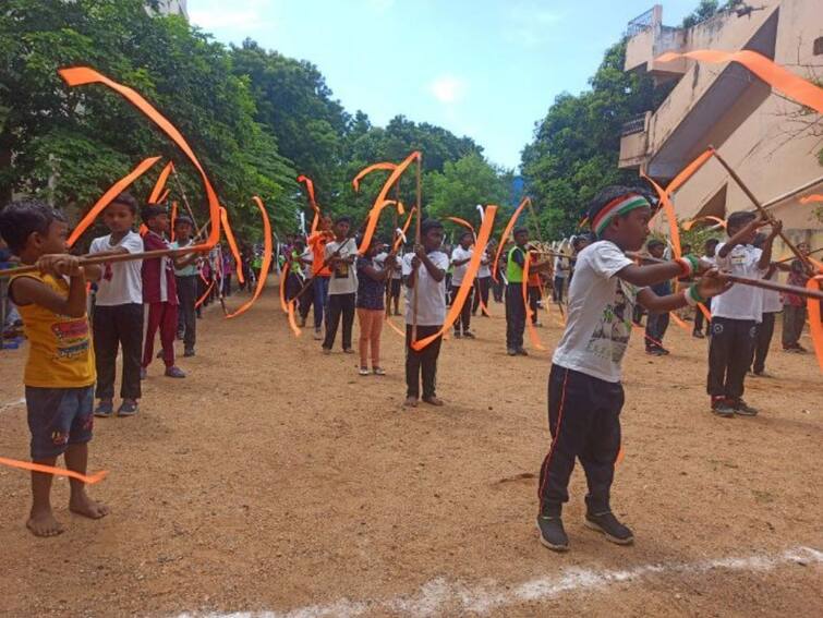 Trichy: Students designed the national flag in the Chilambam competition TNN திருச்சி :  சிலம்பம் போட்டியில் தேசிய கொடியை வடிவமைத்த மாணவர்கள்
