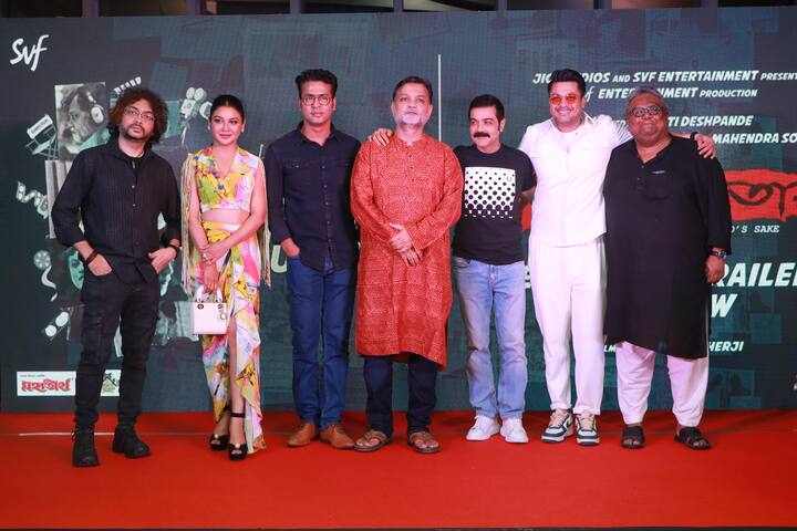 সৃজিতের জন্মদিন উদযাপনে একদিকে এসেছিলেন অনির্বাণ ভট্টাচার্য্য (Anirban Bhattacharyya), যীশু সেনগুপ্ত (Jissu Sengupta), প্রসেনজিৎ চট্টোপাধ্যায় (Prosenjit Chatterjee), জয়া আহসান (Jaya Ahsaan)-এর মতো সৃজিতের নতুন ছবির 'অবতার'-রা