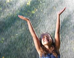 Health Tips : पावसात भिजणे फायदेशीर की हानिकारक? जाणून घ्या