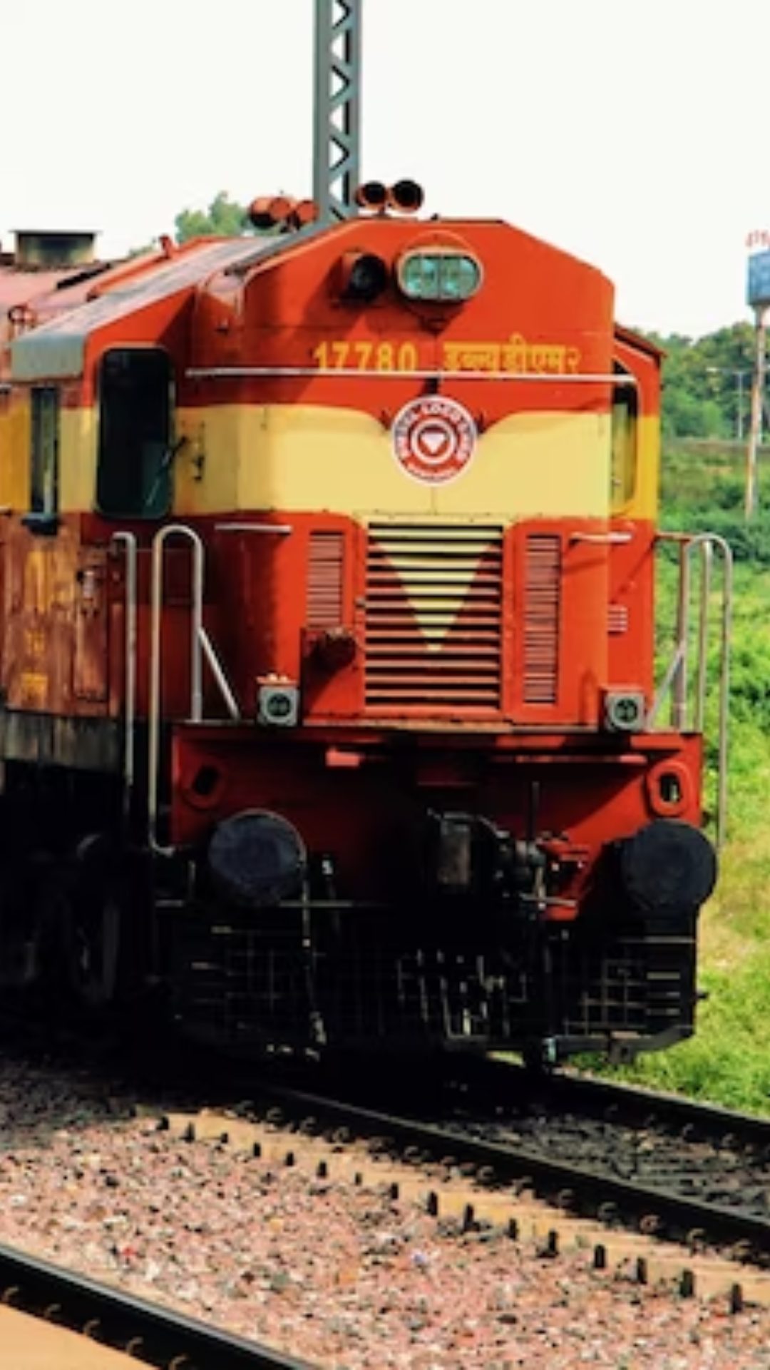 आप प्लेटफॉर्म टिकट या जनरल टिकट के