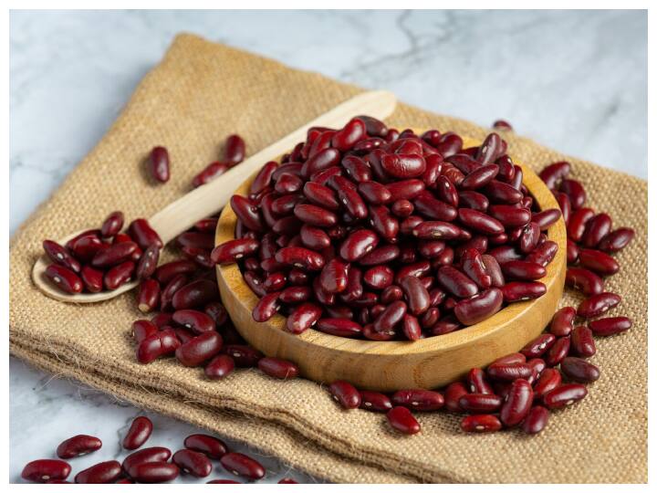 राजमा में आयरन की मात्रा अधिक होती है. अत्यधिक आयरन का सेवन शरीर के लिए हानिकारक हो सकता है.