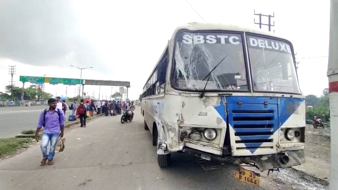 6 Got Injured Due To Bus Accident At Kona Expressway Howrah Accident:নিয়ন্ত্রণ হারিয়ে রাস্তার ধারে ল্যাম্পপোস্টে ধাক্কা বাসের, কোনা এক্সপ্রেসওয়েতে দুর্ঘটনায় জখম ৬ যাত্রী