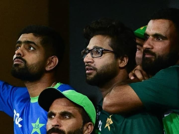 Pakistani players did not get salary for four months from Pakistan cricket board and player threatening to boycott sponsorship report Pakistan: पाकिस्तानी क्रिकेटर्स को 4 महीनों से नहीं मिली सैलरी, खिलाड़ियों ने बोर्ड को दी धमकी; रिपोर्ट में हुआ खुलासा