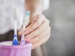 तुम्ही तुमचा टूथब्रशही बाथरूममध्ये ठेवता का? जाणून घ्या त्याचा आरोग्यावर काय परिणाम होतो!