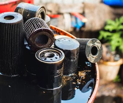 Bike Engine Oil Tips: कब बदलवाना चाहिए बाइक का इंजन आयल? जान लीजिए पता करने का सही तरीका