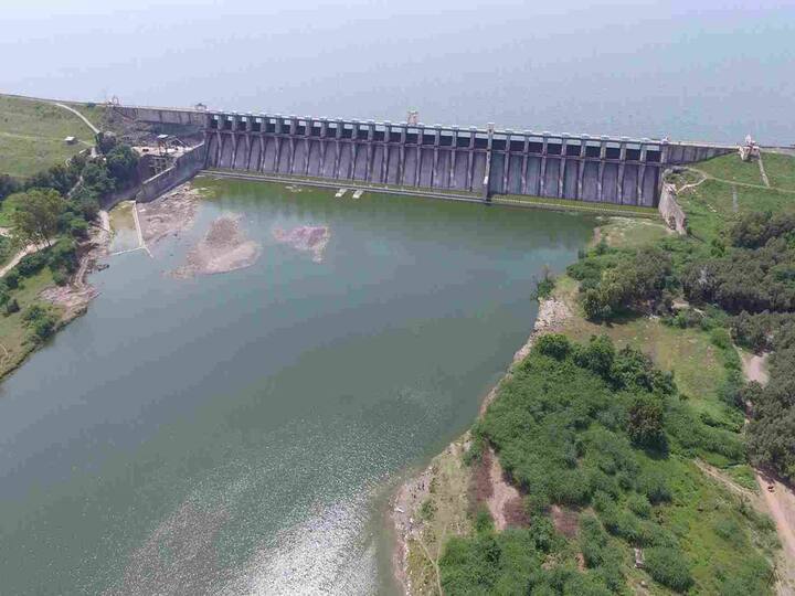 Water released from Ahmednagar district starts entering Jayakwadi dam मोठी बातमी! अहमदनगर जिल्ह्यातून सोडलेलं पाणी जायकवाडीत दाखल होण्यास सुरवात