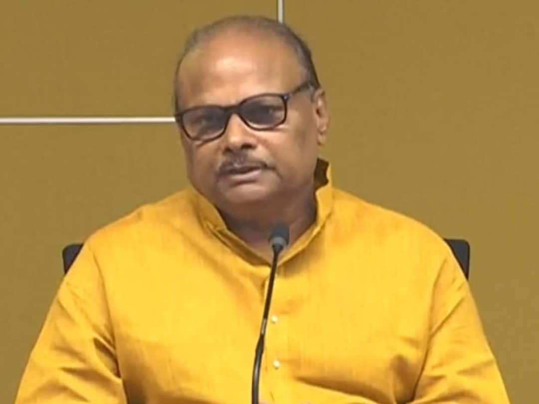 Yanamala Rama Krishnudu: రాష్ట్రం కుదేలవుతుంటే, జగన్కి పైశాచిక ఆనందం - మాజీ మంత్రి యనమల Yanamala Rama Krishnudu Fires On CM YS Jagan Mohan Reddy And CID Officers Yanamala Rama Krishnudu: రాష్ట్రం కుదేలవుతుంటే, జగన్కి పైశాచిక ఆనందం - మాజీ మంత్రి యనమల