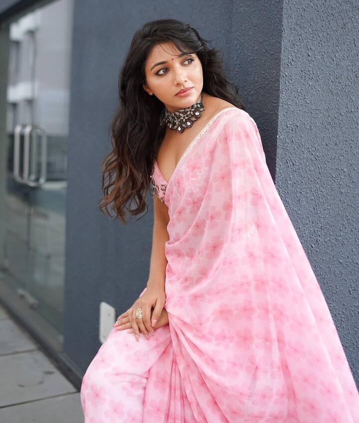 ఈ సినిమా యావరేజ్గా నిలిచింది.