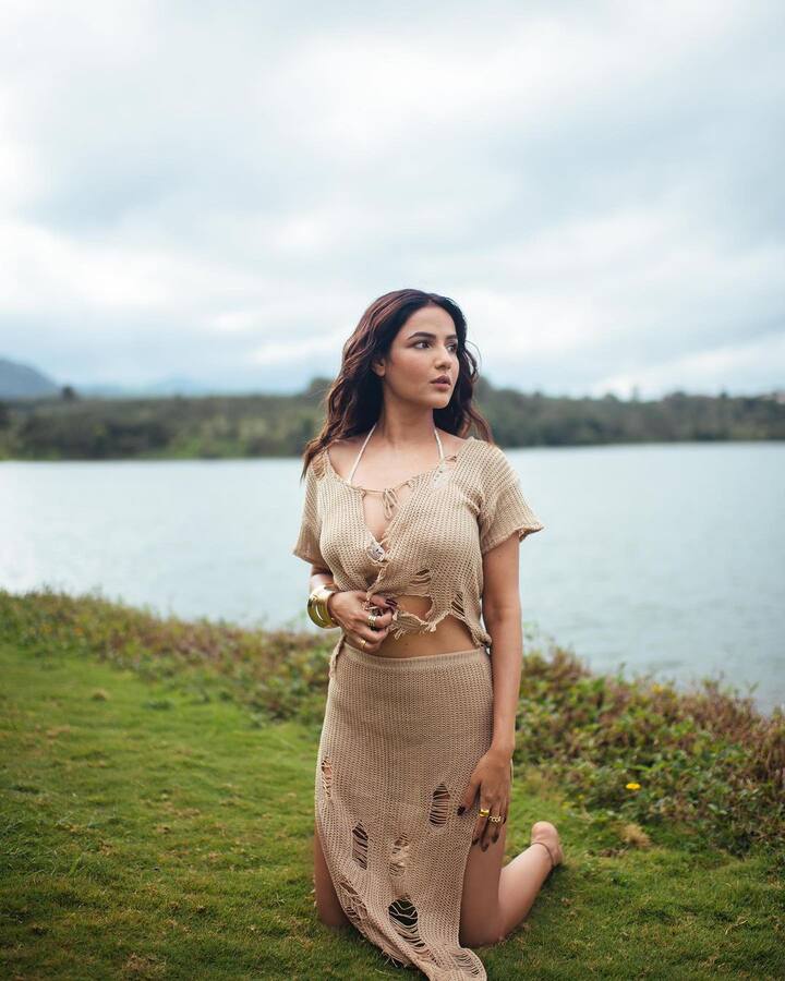 The popular actress and Bigg Boss 14 contestant shared a series of pictures on Instagram.