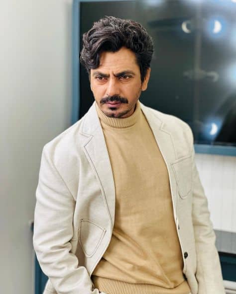 ਨਵਾਜ਼ੂਦੀਨ ਸਿੱਦੀਕੀ ਦਾ ਸਾਹਮਣਾ ਵੀ ਭੂਤ ਨਾਲ ਹੋ ਚੁੱਕਿਆ ਹੈ। ਨਵਾਜ਼ ਨੇ ਇੱਕ ਇੰਟਰਵਿਊ 'ਚ ਦੱਸਿਆ ਸੀ ਕਿ ਉਹ ਬਿਪਾਸ਼ਾ ਬਾਸੂ ਨਾਲ ਹੌਰਰ ਫਿਲਮ 'ਆਤਮਾ' ਦੀ ਸ਼ੂਟਿੰਗ ਕਰ ਰਿਹਾ ਸੀ ਤਾਂ ਸੈੱਟ 'ਤੇ ਅਜੀਬੋ ਗਰੀਬ ਘਟਨਾਵਾਂ ਹੋਈਆਂ ਸੀ। ਜਦੋਂ ਉਹ ਸੀਨ ਦੀ ਸ਼ੂਟਿੰਗ ਕਰ ਰਹੇ ਸੀ ਤਾਂ ਇੱਕ ਔਰਤ ਦੇ ਗਾਉਣ ਦੀ ਆਵਾਜ਼ ਆ ਰਹੀ ਸੀ। ਜਦੋਂ ਉਨ੍ਹਾਂ ਨੇ ਰਿਕਾਰਡਿੰਗ ਸੁਣੀ ਤਾਂ ਕੈਮਰੇ 'ਚ ਕੋਈ ਆਵਾਜ਼ ਹੀ ਨਹੀਂ ਸੀ।