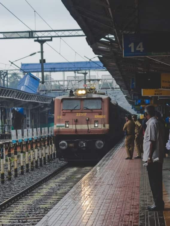ट्रेन में सफर करते समय इन बातों का रखें खास ख्याल