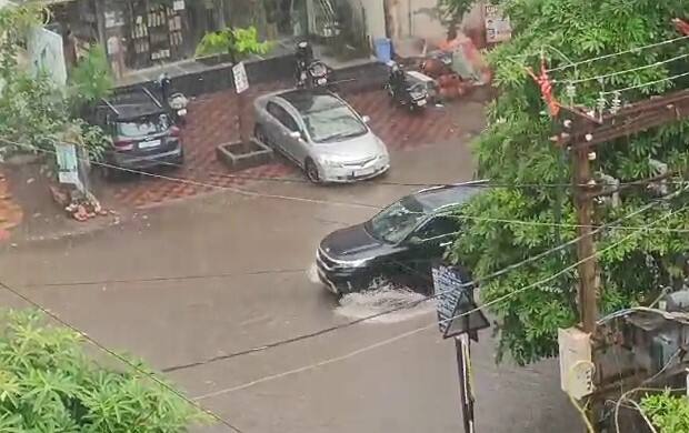 Heavy Rainfall in Rajkot city   Rajkot Rain: રાજકોટ શહેરના અનેક વિસ્તારોમાં ધોધમાર વરસાદ વરસ્યો