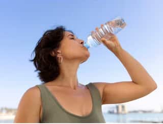 Water: ਖੜ੍ਹੇ ਹੋ ਕੇ ਪਾਣੀ ਪੀਣਾ ਹੁੰਦਾ ਖਤਰਨਾਕ, ਇਹ ਇੱਕ ਮਿੱਥ ਜਾਂ ਸੱਚਾਈ, ਜਾਣੋ ਕੀ ਕਹਿੰਦੇ ਮਾਹਰ