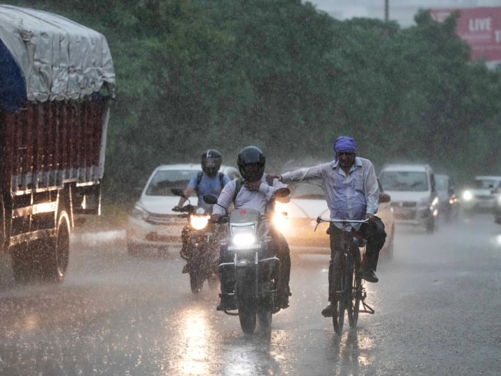 Gujarat Weather Analyst: Surat RainFall at today afternoon in some various places Rain: સુરત શહેરમાં ગાજવીજ સાથે વરસાદ શરૂ, ઠેક-ઠેકાણે વરસાદી ઝાપટાંથી લોકો અટવાયા