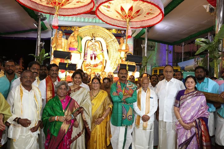 చంద్రప్రభ వాహ‌నంపై వెన్నముద్ద కృష్ణుడి అలంకారంలో శ్రీ మ‌ల‌య‌ప్ప..