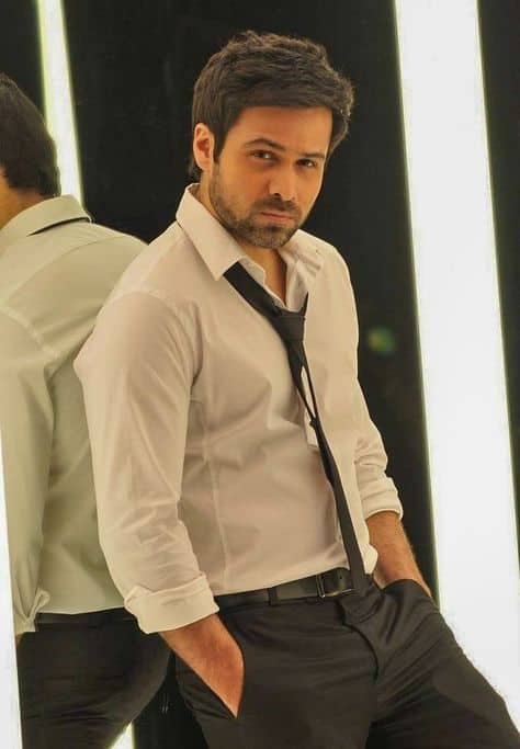 ਬਾਲੀਵੁੱਡ ਅਦਾਕਾਰ ਇਮਰਾਨ ਹਾਸ਼ਮੀ ਦਾ ਵੀ ਭੂਤਾਂ ਨਾਲ ਸਾਹਮਣਾ ਹੋ ਚੁੱਕਿਆ ਹੈ। ਇਮਰਾਨ ਨੇ ਦੱਸਿਆ ਸੀ ਕਿ ਉਹ ਆਪਣੇ ਦੋਸਤਾਂ ਨਾਲ ਛੁੱਟੀਆਂ ਮਨਾਉਣ ਹਿਮਾਚਲ ਗਏ ਸੀ। ਉੱਥੇ ਹੋਟਲ ਦੇ ਕਮਰੇ 'ਚ ਐਕਟਰ ਨਾਲ ਕੁੱਝ ਅਜੀਬ ਹੋਇਆ ਸੀ। ਇਮਰਾਨ ਤੇ ਉਸ ਦੇ ਦੋਸਤਾਂ ਨੂੰ ਕਿਸੇ ਦੇ ਚੀਕਣ ਦੀਆਂ ਆਵਾਜ਼ਾਂ ਸੁਣ ਰਹੀਆਂ ਸੀ। ਇਹ ਕਿਸੇ ਆਦਮੀ ਦੀ ਆਵਾਜ਼ ਸੀ। ਜਦੋਂ ਉਨ੍ਹਾਂ ਨੇ ਤਲਾਸ਼ ਕਰਨ ਦੀ ਕੋਸ਼ਿਸ਼ ਕੀਤੀ ਤਾਂ ਕੋਈ ਵੀ ਨਹੀਂ ਮਿਲਿਆ।