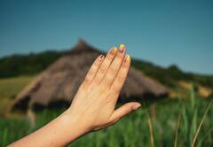 How To Grow Nails Faster And Beautiful : सुंदर नखे मिळवण्यासाठी आणि झटपट नखं वाढवायची असतील तर करा 'हे' घरगुती उपाय