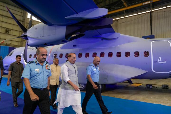 ৯ টনের ওজন নিতে পারবে এই বিমান। মোট ৭১ জন সেনাকর্মী বা ৪৫ জন প্যারাট্রুপারকে বইতে পারবে এই বিমান।