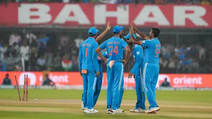 Ravichandran Ashwin: দ্বিতীয় ওয়ান ডেতে অস্ট্রেলিয়ার বিরুদ্ধে ৪১ রানের বিনিময়ে তিন উইকেট নেন অশ্বিন।