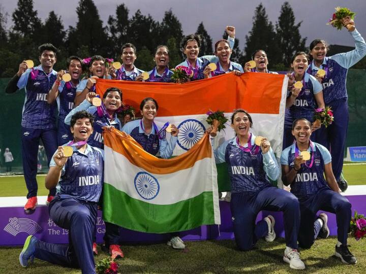 India wins maiden cricket gold clinches gold in 10m air rifle Asian Games 2023 Day Highlights Asian Games 2023: क्रिकेट और शूटिंग में भारत के हिस्से आया सोना, एशियन गेम्स में ऐसा रहा सोमवार का दिन