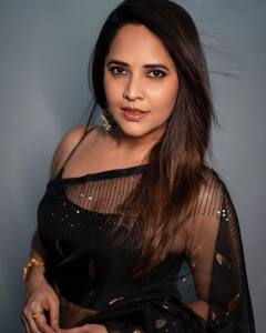 Anasuya Bharadwaj: నల్ల చీరలో అనసూయ - ఈ ఫొటోలు చూస్తే మాటలు రావంతే!