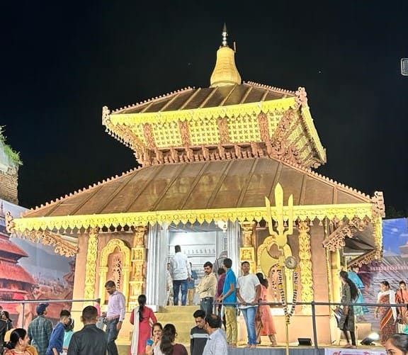 नाशिक शहरात गणेशोत्सवाचा उत्साह शिगेला पोहचला आहे. मुंबई,पुण्यानंतर नाशिकला गणेश उत्सवाचा एक वेगळाच आनंद अनुभवयास मिळतो.