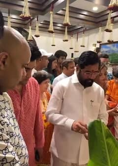 મહારાષ્ટ્રના CMના ઘરે ગણેશ વંદના માટે પહોંચ્યા સ્ટાર્સ, સલમાન-શાહરૂખ ખાનથી લઇને 'અનુપમા'એ કર્યા બાપ્પાના દર્શન