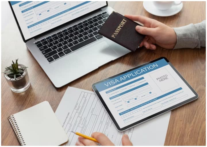 रिपोर्ट्स के अनुसार, कनाडा में पाकिस्तान के करीब 3 लाख लोग रहते हैं और ये संख्या लगातार बढ़ती जा रही है.