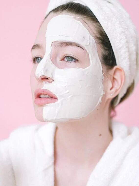 प्रदूषण वाले माहौल में इस तरह से करें स्किन केयर