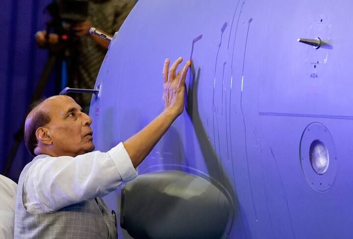 ভারতীয় বায়ুসেনায় অন্তর্ভুক্ত করা হল প্রথম C-295 পরিবহনকারী বিমান (tactical transport aircraft)। কাজ শুরু করবে ভারতীয় বায়ুসেনার (IAF) বহরে।