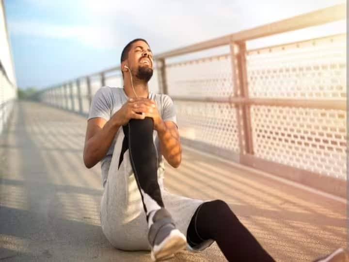 Health Tips knee pain in 30's know reason causes treatment and remedies marathi news Health Tips : वयाच्या तिशीतच गुडघेदुखीचा त्रास? वेळीच काळजी घ्या, अन्यथा 'हा' त्रास वाढेल