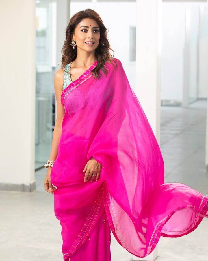 అదే సంవత్సరం బాలీవుడ్ బ్లాక్బస్టర్ ‘దృశ్యం 2’లో కూడా శ్రియ హీరోయిన్గా నటించారు.