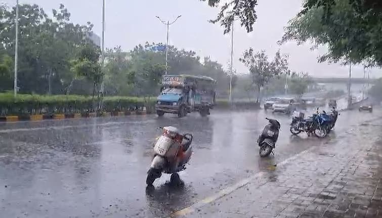 Rain lashes parts of Ahmedabad Ahmedabad Rain: હવામાન વિભાગની આગાહી વચ્ચે અમદાવાદ શહેરમાં વરસાદ શરુ