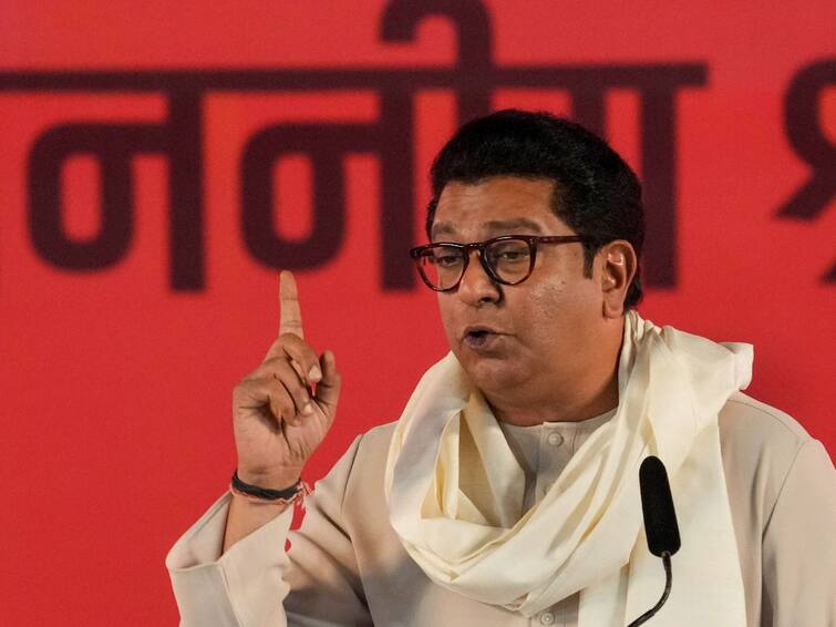 Raj Thackeray advises poets to talk about Maharashtra politics kusumagraj book inauguration Marathi News Raj Thackeray: राज्यातील गढूळ राजकारणावर कवींनी बोलावं, राज ठाकरेंचा सल्ला