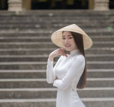 याशिवाय शरीरातील जास्त पाण्यामुळे विषारी पदार्थ बाहेर पडतात, त्यामुळे आपली  त्वचा खूप स्वच्छ राहते आणि शरीरही निरोगी राहते. जपानी वॉटर थेरपी देखील अकाली  वृद्धत्वापासून मुक्त होण्यास मदत करते आणि आपला चेहरा दीर्घकाळ ताजे ठेवते.