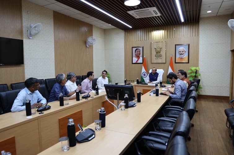 Delhi Signature View Apartments 12 towers of Mukherjee Nagar demolished Like Noida Twin Towers, LG Vinai Kumar Saxena order ann Delhi Signature View Tower Demolition: नोएडा ट्विन टावर की तर्ज पर घ्वस्त होंगे मुखर्जी नगर सिग्नेचर व्यू अपार्टमेंट के 12 टावर,  दिल्ली LG का आदेश