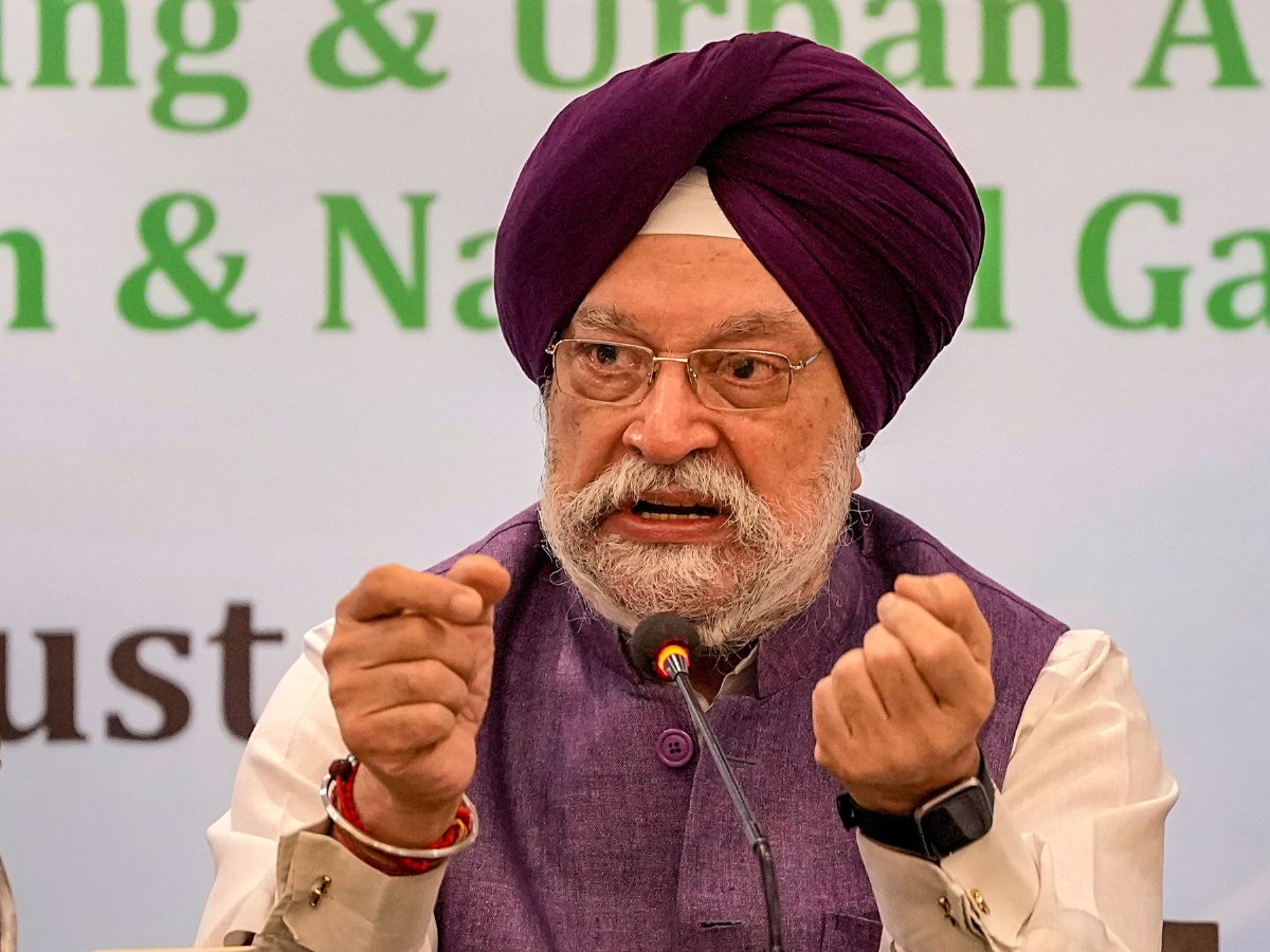 Union Minister Hardeep Singh Puri Flags Off India's First Green ...