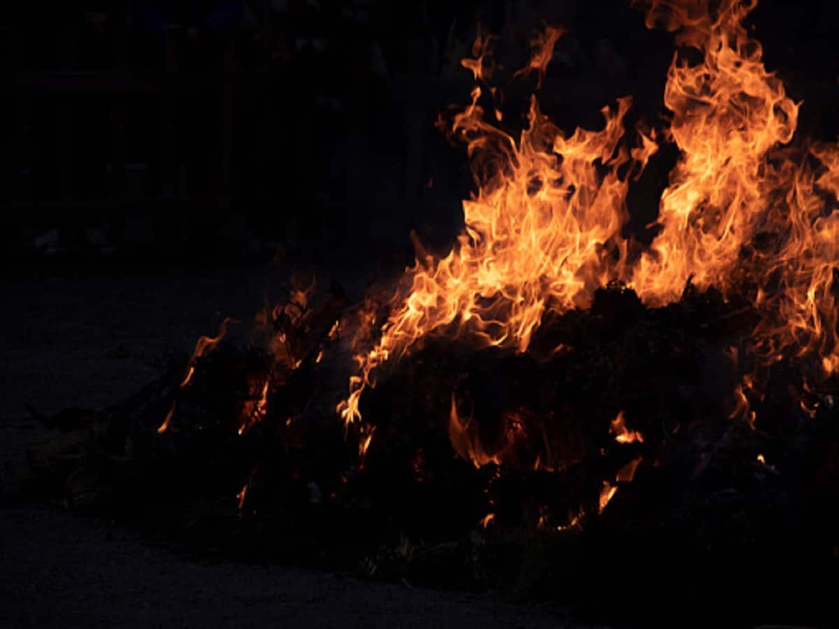 Jharkhand: Maoists Torch Railway Track Construction Site, Assault Pvt Firm Employees In Latehar District